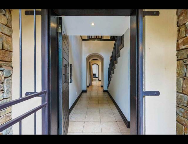 5 BEDROOM HOUSE FOR SALE IN WATERKLOOF RIDGE